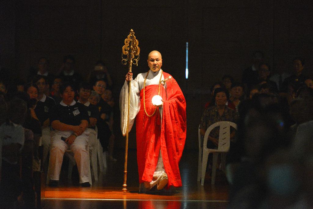 [摄影者:颜东亮] 图右 :光目女行善,在地狱的
