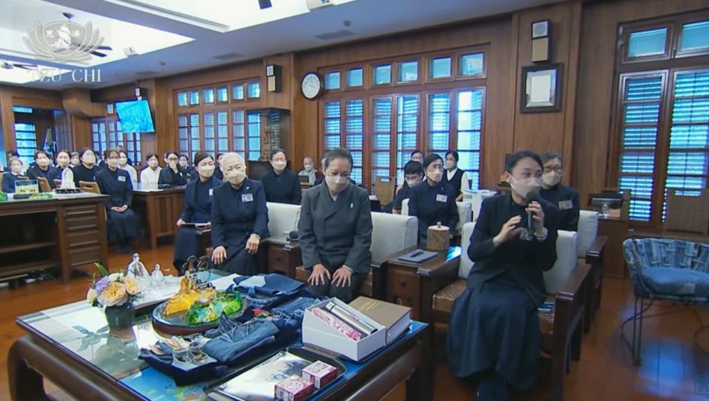 高雄青年志工 與上人的悄悄話