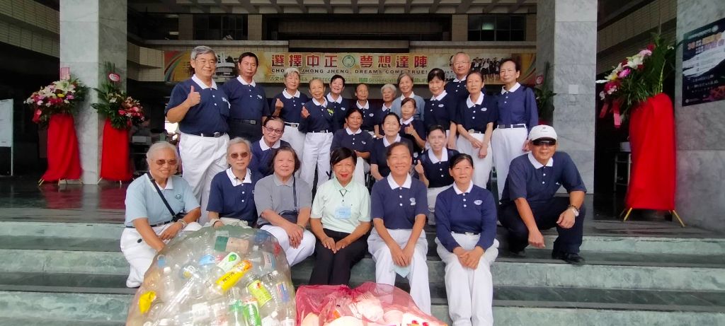 教育志工手牽手  勤耕校園度學子