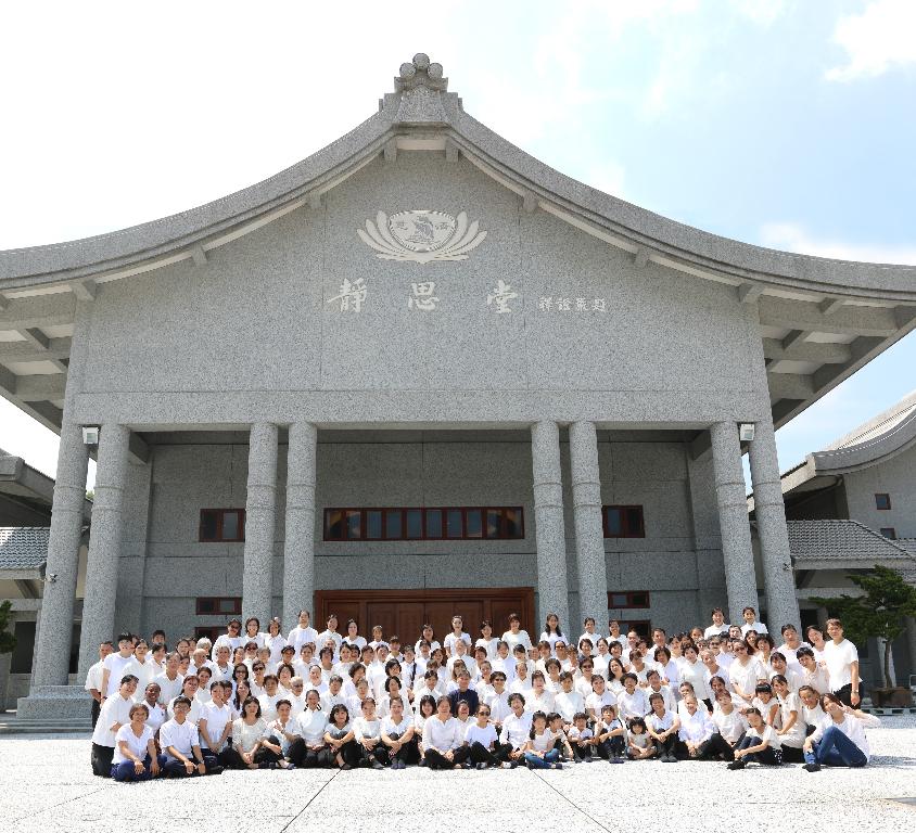 箏樂飄揚彈琴傳愛